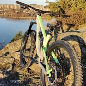 2021 Canyon bicycles Torque CF8 Green and Silver, gray or bare metal