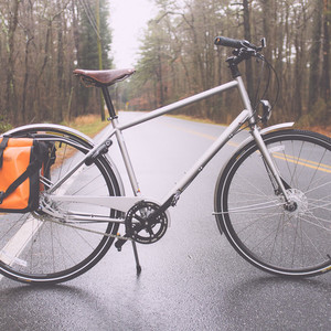 2011 Raleigh Detour Deluxe Silver or Gray