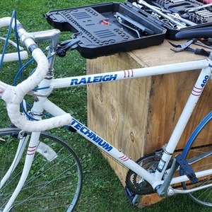 1990 Raleigh Technium 400 White
