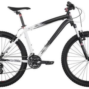 2013 Diamondback Response XE Black and White