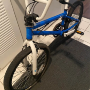 2009 GT Bicycles FE7GL11 BI-1318 Blue and White