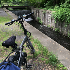 2023 Tern Tern Vektron S10 Folding Electric Bike Silver, gray or bare metal