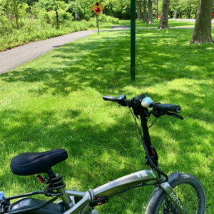 2023 Tern Tern Vektron S10 Folding Electric Bike Silver, gray or bare metal