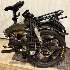 2023 Tern Tern Vektron S10 Folding Electric Bike Silver, gray or bare metal