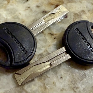 2023 Tern Tern Vektron S10 Folding Electric Bike Silver, gray or bare metal