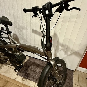 2023 Tern Tern Vektron S10 Folding Electric Bike Silver, gray or bare metal