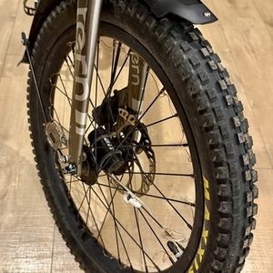 2023 Tern Tern Vektron S10 Folding Electric Bike Silver, gray or bare metal