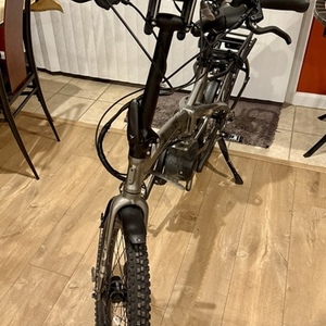 2023 Tern Tern Vektron S10 Folding Electric Bike Silver, gray or bare metal