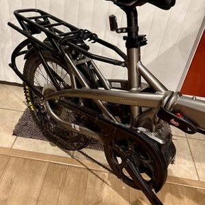 2023 Tern Tern Vektron S10 Folding Electric Bike Silver, gray or bare metal