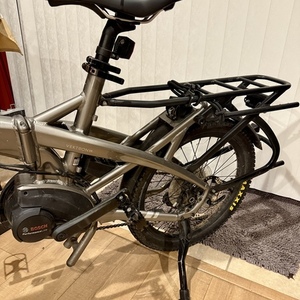 2023 Tern Tern Vektron S10 Folding Electric Bike Silver, gray or bare metal