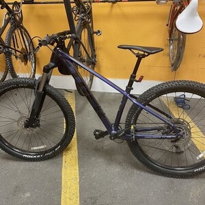 2022 Trek ROSCOE 6 S PURPLE FLIP/TREK BLACK Purple