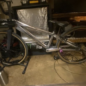 2015 Avent Bombshell Pro Tr7 24” Silver, gray or bare metal