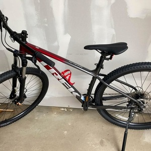 2023 Trek Marlin 6 Red and Black