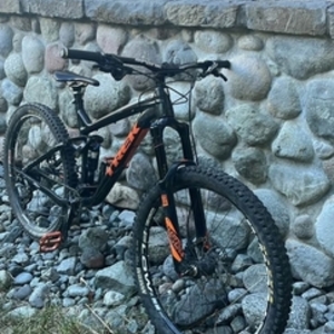 2016 Trek Remedy 8 Black and Orange