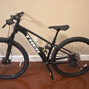 2023 Trek Marlin (Gen 3) 29er hardtail Black