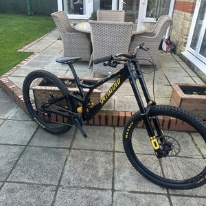 2020 Specialized Demo race Black and Yellow or Gold