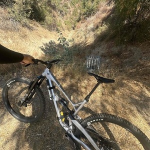 2023 YT Jeffsy Silver, gray or bare metal