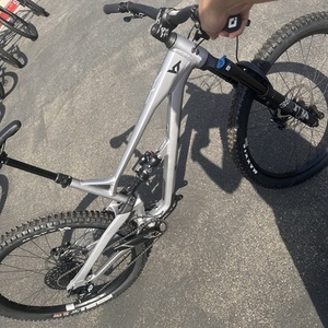 2023 YT Jeffsy Silver, gray or bare metal