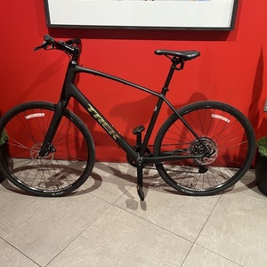 2025 Trek FX2 Black