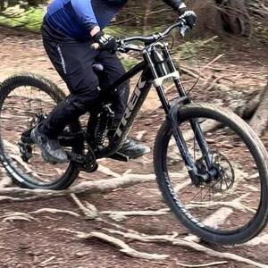 2025 Trek SESSION 8 DH Sram 7S 29'' Black Black