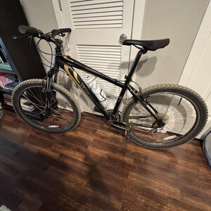 2008 Specialized Hardrock Sport Black and Yellow or Gold