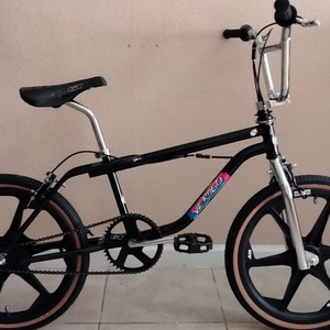 1994 GT Bicycles VERTIGO Black and Silver, gray or bare metal