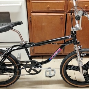 1994 GT Bicycles VERTIGO Black and Silver, gray or bare metal