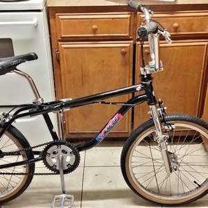 1994 GT Bicycles VERTIGO Black and Silver, gray or bare metal